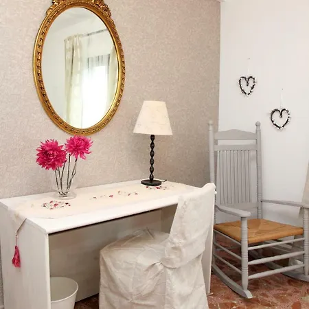 La Hojarasca Cuevas Del Valle