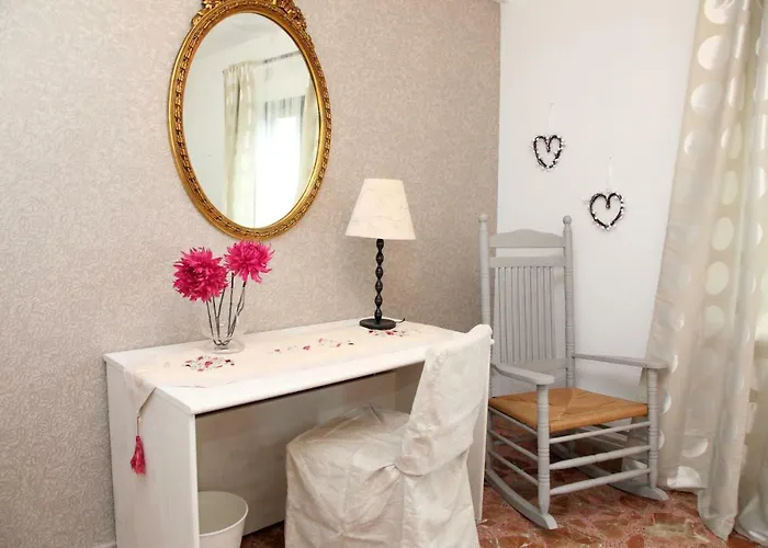 La Hojarasca Cuevas Del Valle