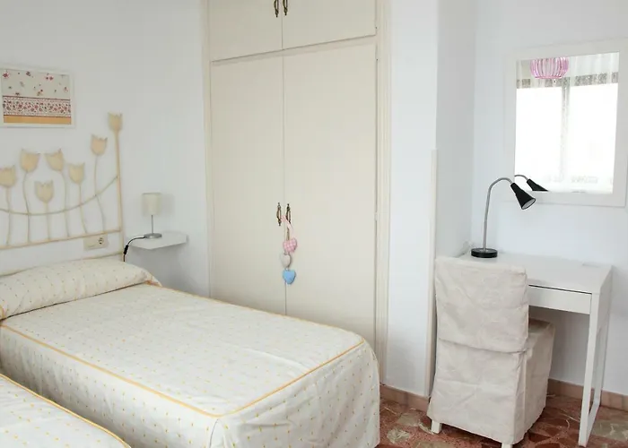 La Hojarasca * Cuevas Del Valle