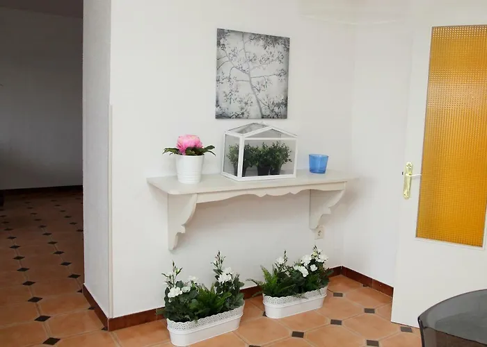 La Hojarasca Cuevas Del Valle