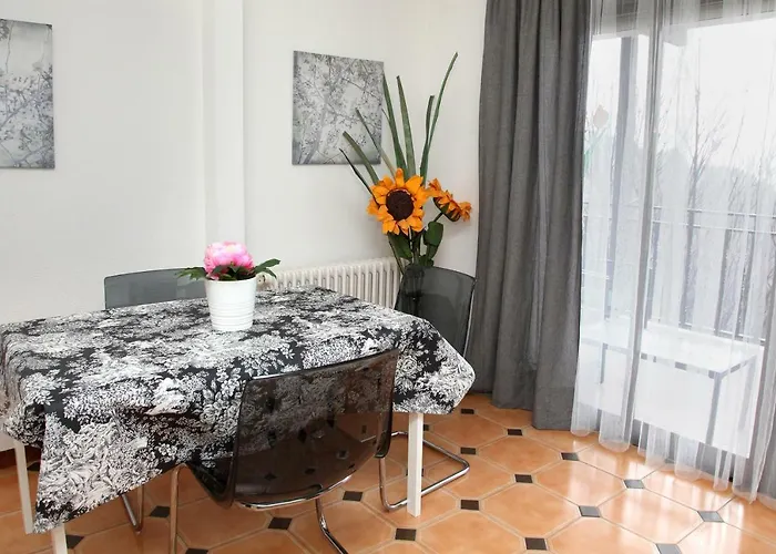 La Hojarasca Cuevas Del Valle