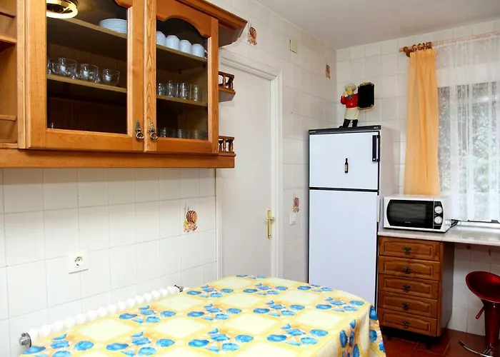 La Hojarasca Cuevas Del Valle