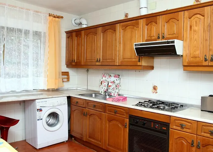 La Hojarasca * Cuevas Del Valle