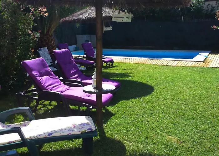 La Hojarasca Cuevas Del Valle